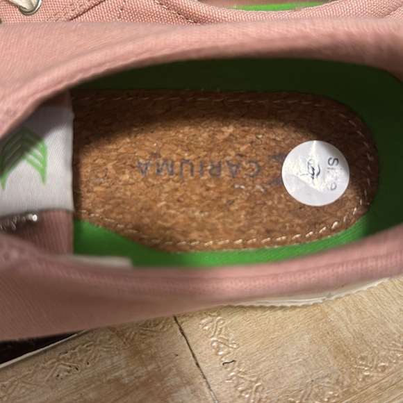 Cariuma shoes - Picture 2 of 5